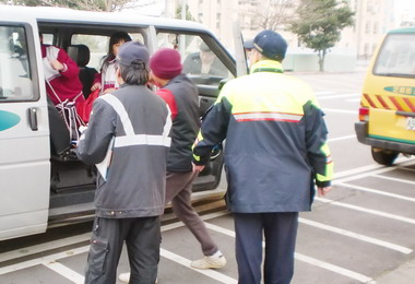台中監理所聯合稽查學童乘坐車輛(圖)