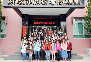 高雄義守大學國際商務系師生參訪高雄關(圖)