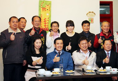 馬英九訪視微型創業鳳凰計畫創業店家(圖)