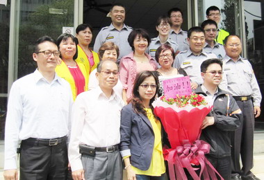 民眾主動發啟慰勞員警行動(圖)