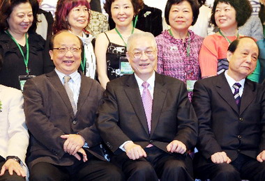 吳敦義與胡志強出席磐石會新舊任會長交接(圖)