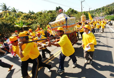 高雄內門羅漢門迓佛祖遶境年輕人齊返鄉(圖)