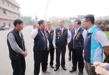 中市議員會勘大安港路口旁大排加蓋(圖)