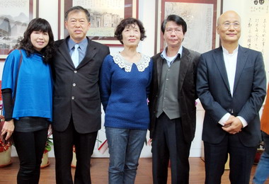 陳鍛玉身沾墨韻半甲子首開處女展(圖)