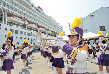 麗星郵輪處女星號首航(圖)