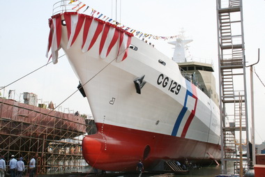 海巡署第二艘3000噸級高雄艦下水(圖)