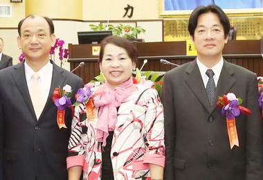 黃郁文褫奪公權許至椿宣誓就任南市議員(圖)