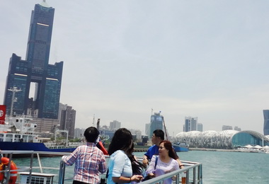 新光碼頭旗津輪渡站啟航(圖)