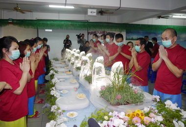 南投收容所與慈濟合辦母親節愛灑浴佛感恩(圖)