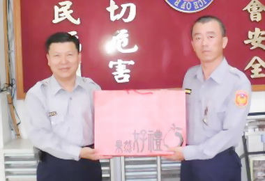 新光所長脂肪瘤開刀警分局長前往慰問(圖)