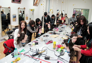 青少年職場全能體驗營暑假登場(圖)