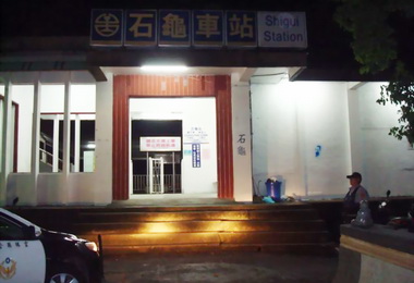 警方加強石龜火車站學生婦女安全保護(圖)
