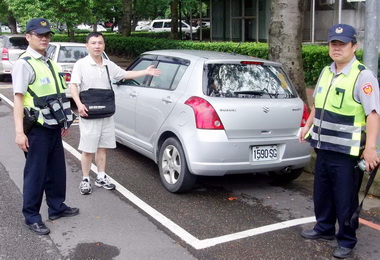 民眾誤認車失竊警幫忙尋到車(圖)