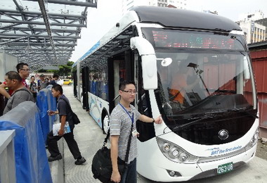 藍線BRT試乘首發車上路(圖)