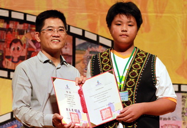 黃健庭期勉縣長獎主要有分辨是非善惡能力(圖)