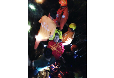 老翁受困山溝四天求生意志強獲救(圖)