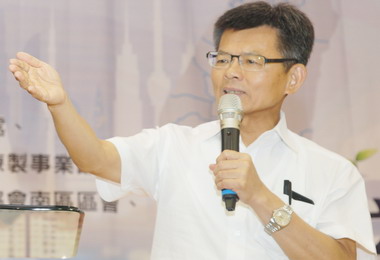 楊秋興：政治因素讓高雄失去發展機會(圖)