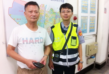 民眾感謝警方發還遺失物(圖)