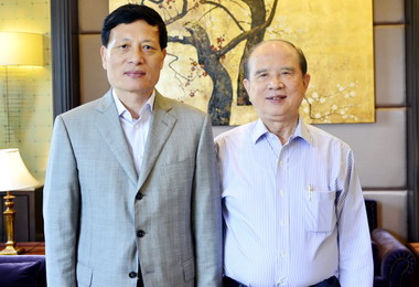 河南省長謝伏瞻與義联集團早餐會(圖)