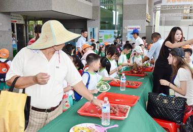 彰化芬園優鮮荔枝試吃熱鬧展開(圖)
