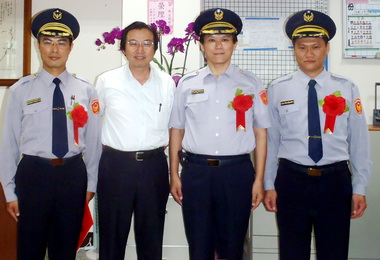 草屯、新光派出所新舊任所長交接(圖)