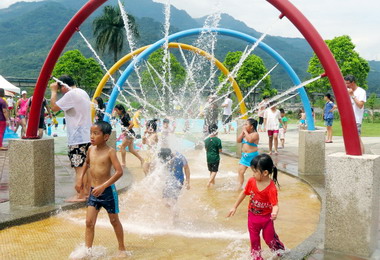 水里玩水節持續至8月17日(圖)