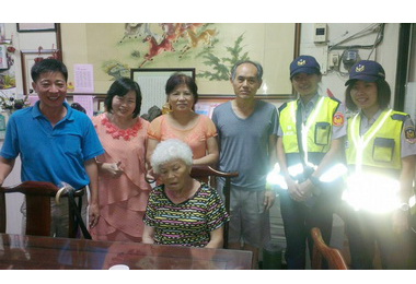 警專實習生好眼力認出迷途老婦(圖)