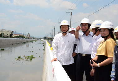 卓伯源視察員員林大排改善情形及防汛整備(圖)
