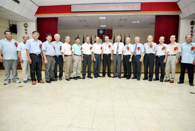 高雄關表揚績優關員及歡送退休同仁(圖)