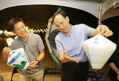 朱立倫搭熱氣球談觀光行銷合作(圖)