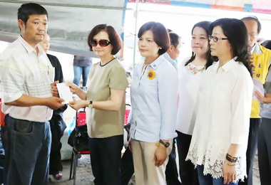 兩國中生打工意外蔡令怡慰問(圖)