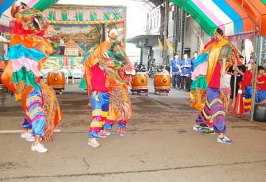 大里區七將軍廟聖誕香火鼎盛熱鬧滾滾(圖)