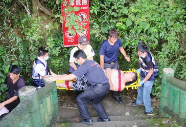 國姓鄉一男子溺水經搶救後復甦(圖)