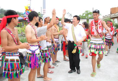 花蓮各地慶豐年祭傅崐萁馬不停蹄(圖)
