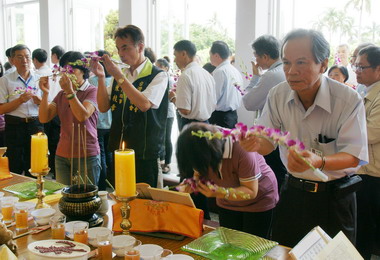 台灣中油公司辦普渡消災祈福(圖)