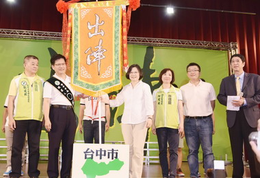 蔡英文台中授旗林佳龍出陣(圖)
