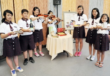 紙教堂公益活動幫桐林國小義賣(圖)