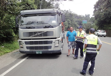 集集分局擴大取締違規砂石車專案勤務(圖)