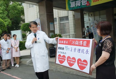 台大醫院雲林分院長王崇禮接棒挑戰冰桶(圖)