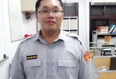 爆炸火光肆虐復興警堅守崗位(圖)