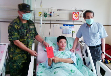 中士黃敦煜捐肝救父(圖)