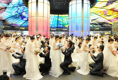 中鋼舉辦集團結婚新人幸福滿分(圖)