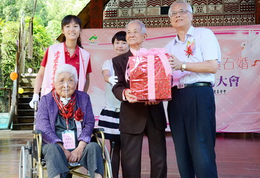 縣府表揚金婚鑽石婚等各類楷模人物(圖)