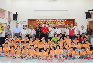 平林祖孫牽手來講古敘述九九峰的故事(圖)