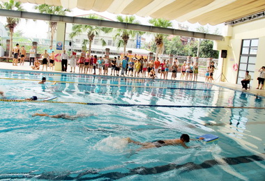 集集公所辦鎮長盃游泳比賽(圖)