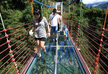 信義坪瀨琉璃光之橋健行園區27日營運(圖)