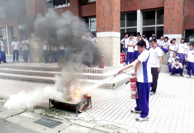 水里商工學生消防演練有備無患(圖)