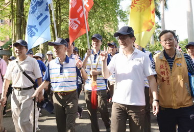 林佳龍參與健行積極推廣社區運動(圖)