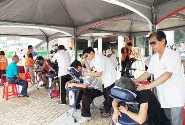 高市勞工局表揚五星級視障按摩師(圖)