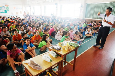 選用安全農產品說明會教導學童認識蔬果(圖)